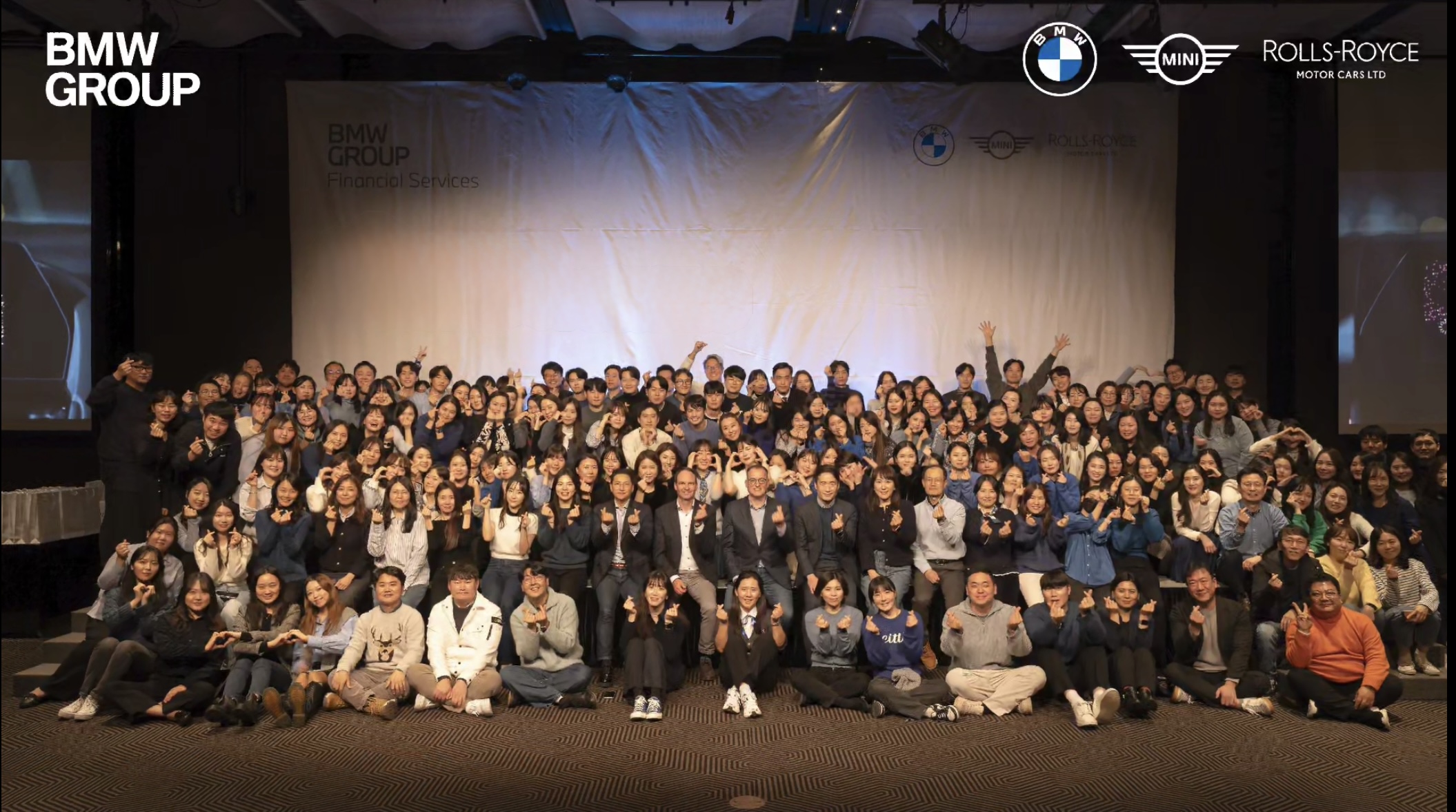 2025년의 비전을 공유하는 전직원 Kick-off 현장입니다. 지난 해를 마무리하고 프리미엄 금융 서비스의 새로운 미래를 함께 도약할 것을 다짐했습니다.