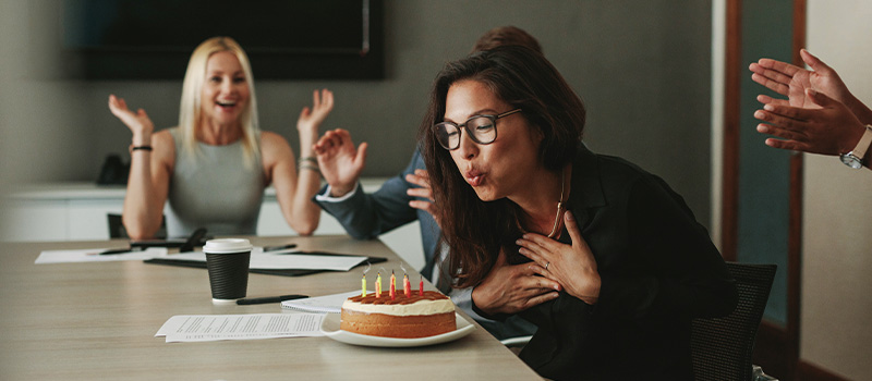  일하기 좋은 특별한 제도 - 「생일자 조기 퇴근 제도」 (Special system for working - 「Birthday early work leave system」)